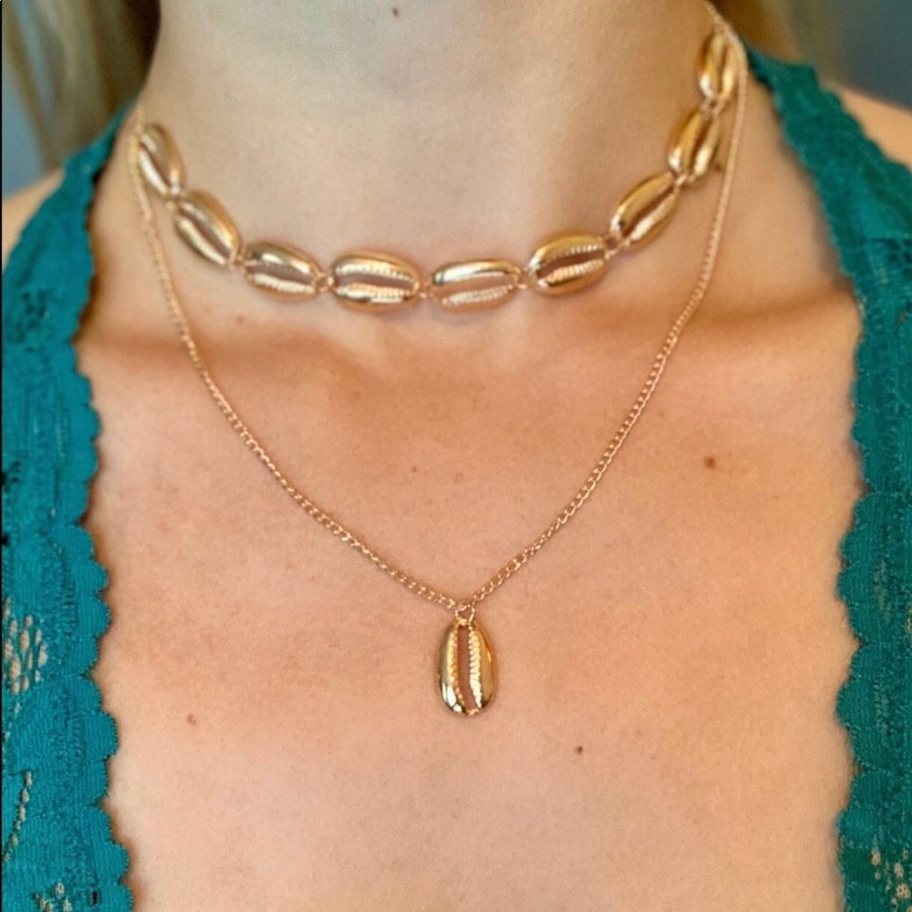 🆕Boho Layered Cowrie Choker in Gold - Picture 5 of 6
